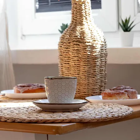 Apartamento Comfortable Pet-friendly With A Desk By Renters